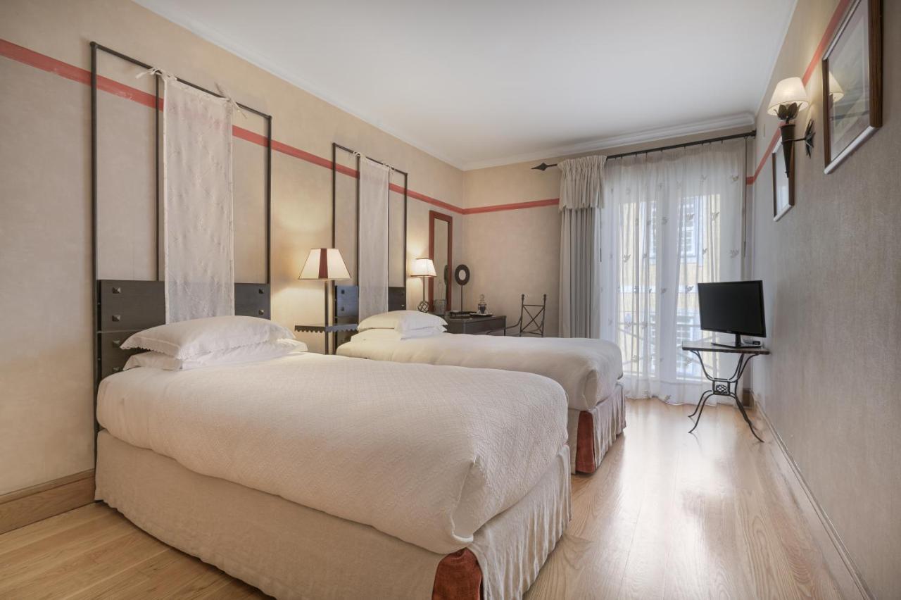 Petite Castelo Room